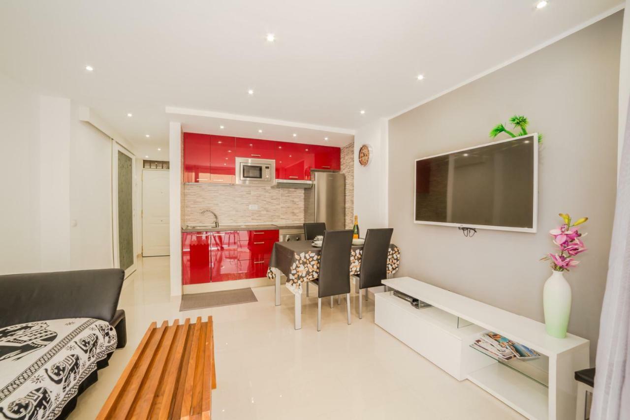 Un Dormitorio En Playa De Las Americas Costa Adeje  ภายนอก รูปภาพ