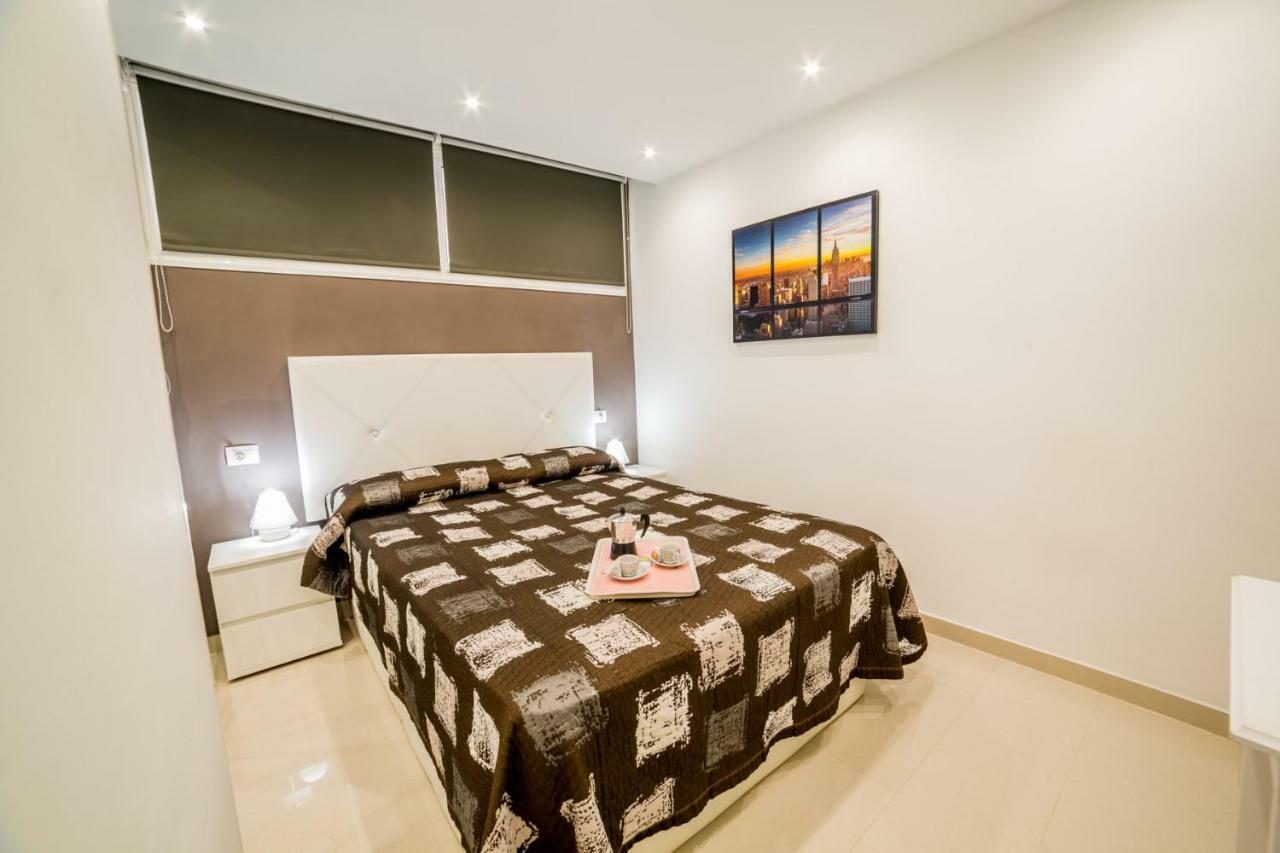 Un Dormitorio En Playa De Las Americas Costa Adeje  ภายนอก รูปภาพ