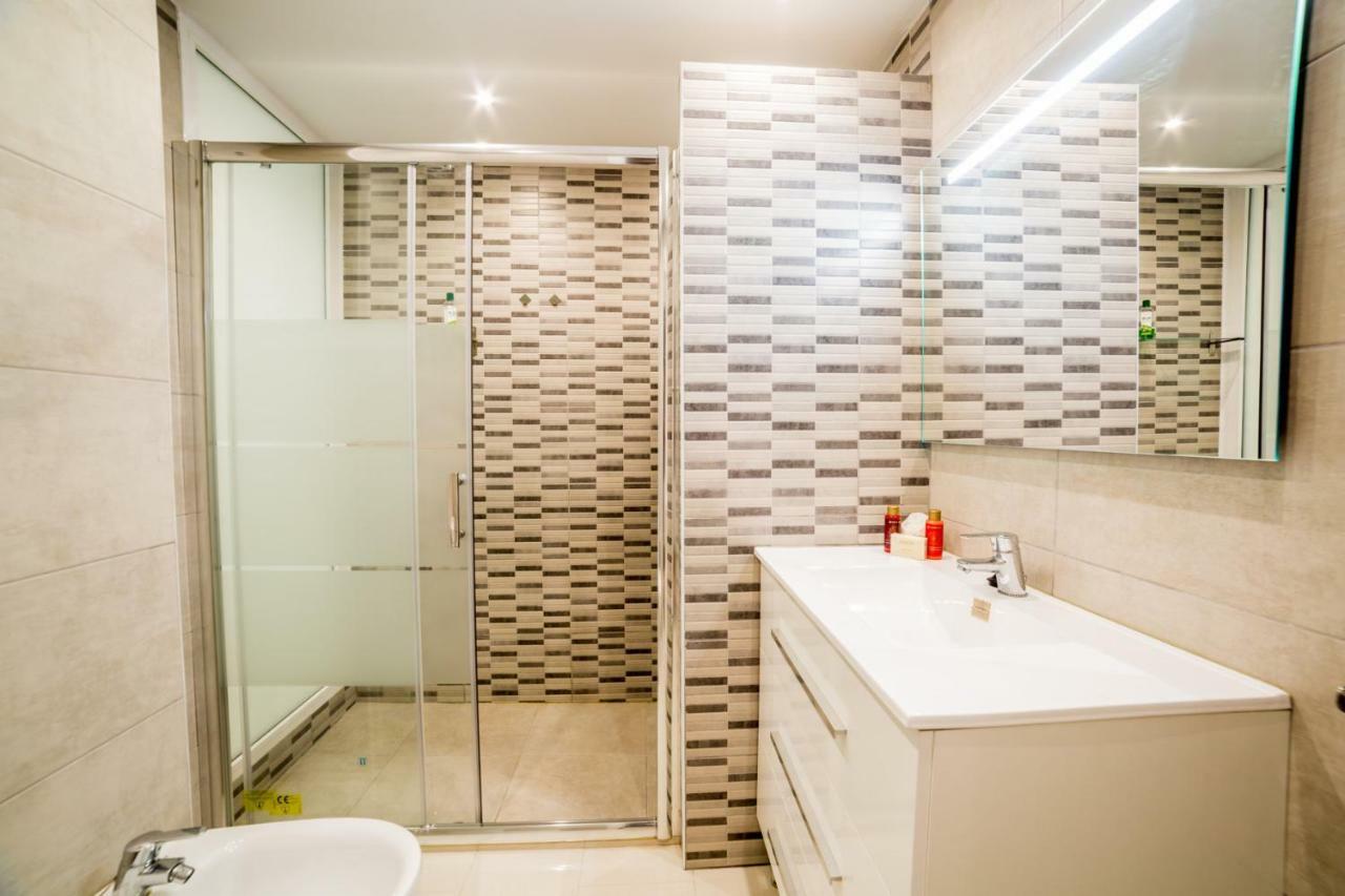 Un Dormitorio En Playa De Las Americas Costa Adeje  ภายนอก รูปภาพ