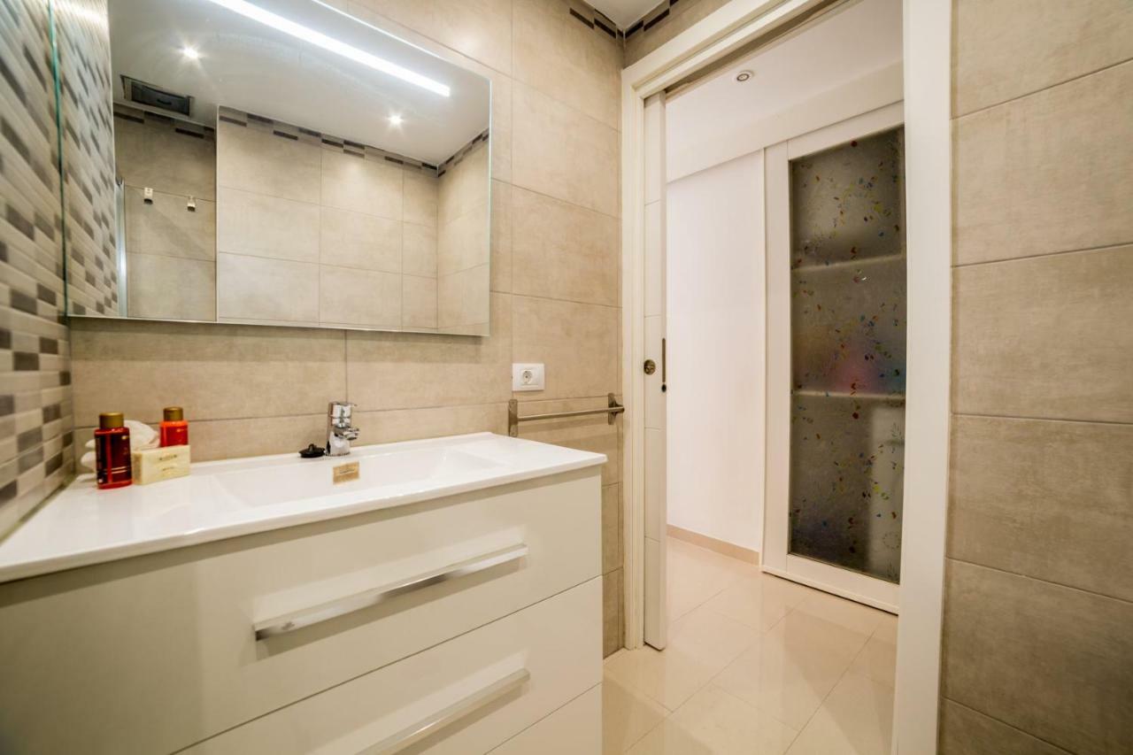 Un Dormitorio En Playa De Las Americas Costa Adeje  ภายนอก รูปภาพ
